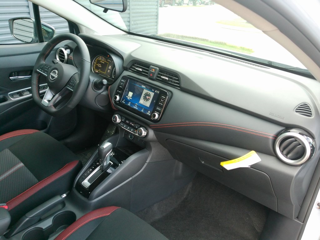 2025 Nissan Versa SR photo 13