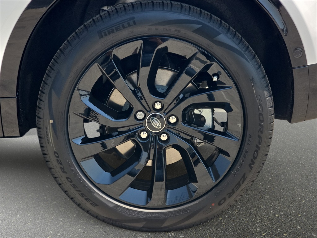 2025 Land Rover Discovery Sport SE photo 22