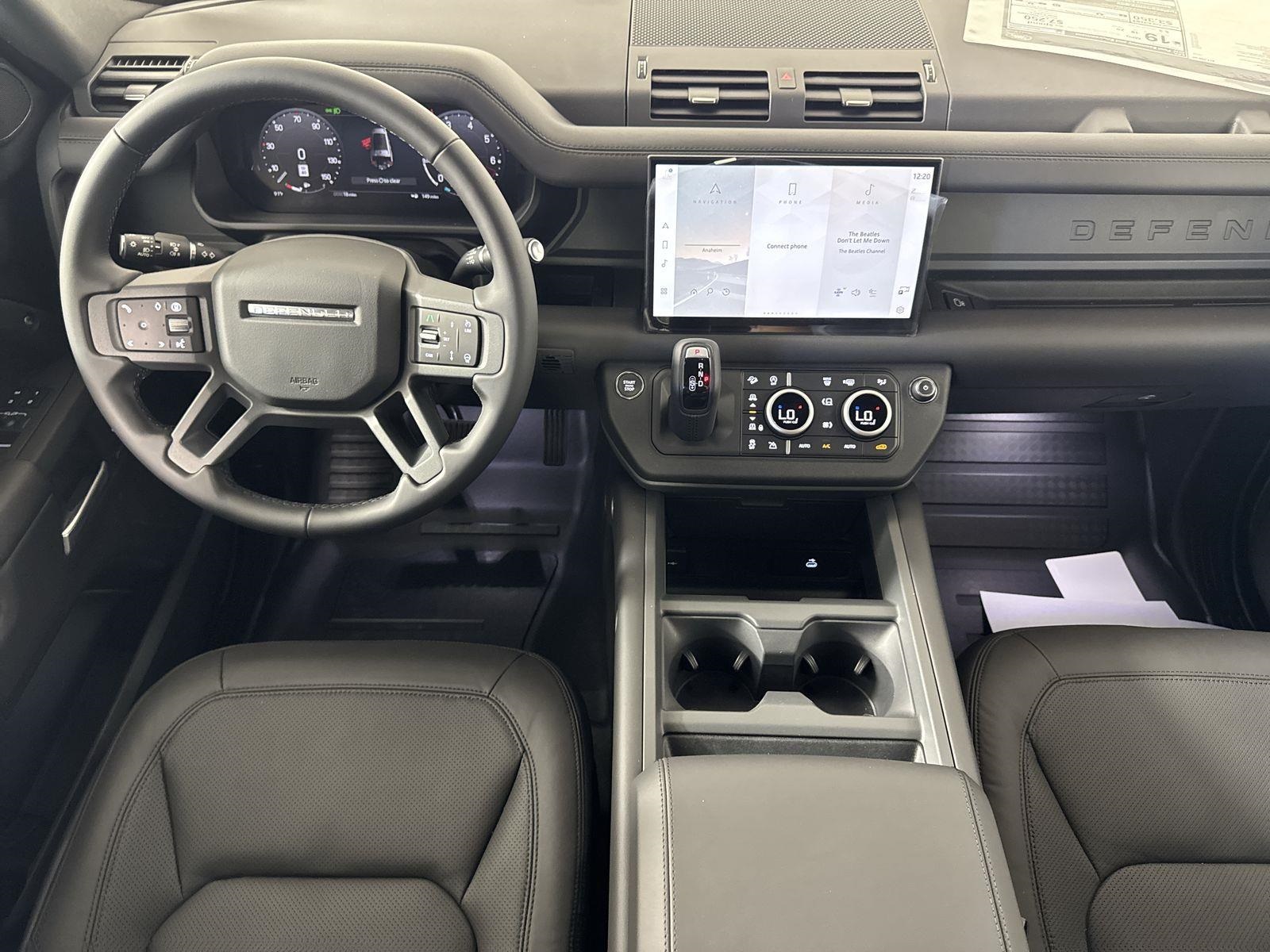 2025 Land Rover Defender 130 S photo 10