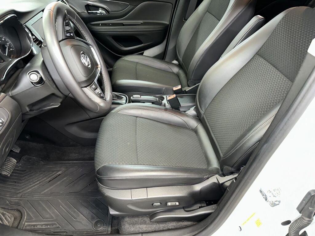 2022 Buick Encore Preferred photo 2