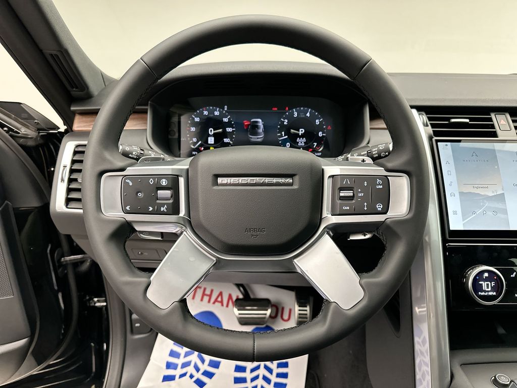 2025 Land Rover Discovery SE photo 10