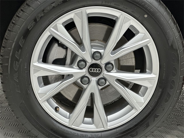 2024 Audi Q3 S line Premium Plus photo 2