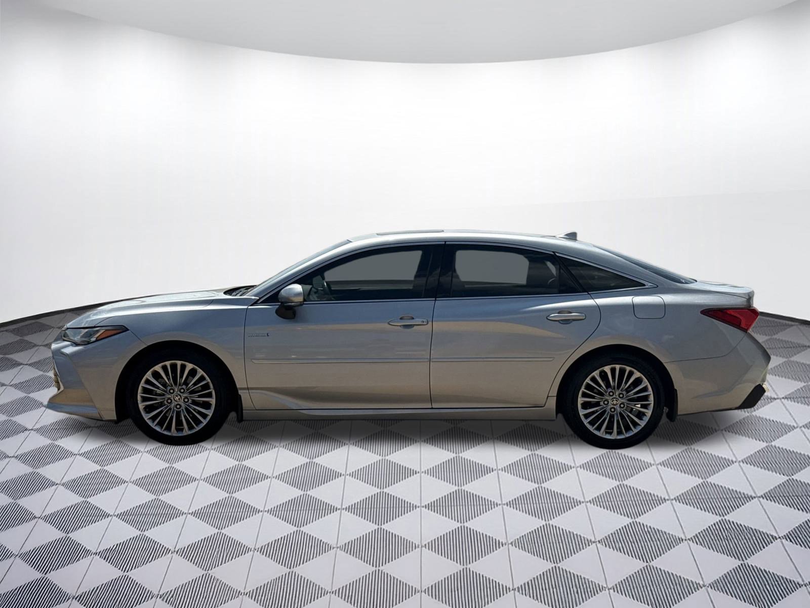 2020 Toyota Avalon Hybrid Limited photo 2