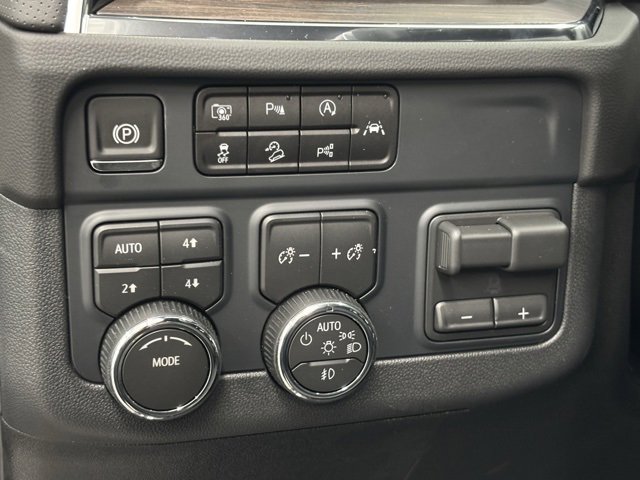 2026 Chevrolet Suburban Premier photo 19
