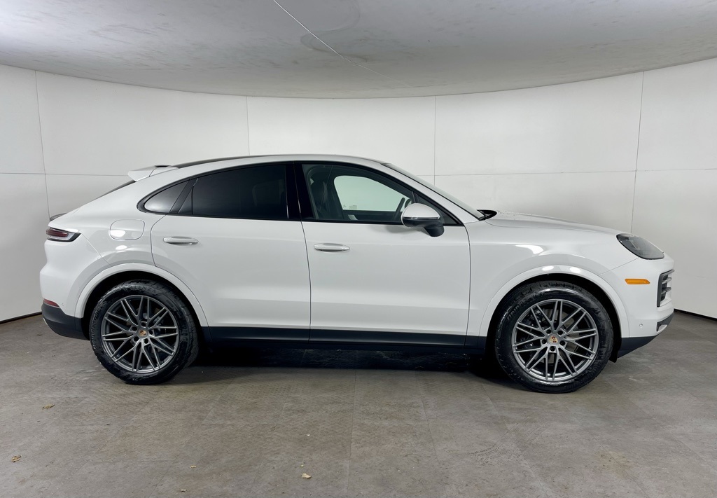 2025 Porsche Cayenne Coupe photo 8