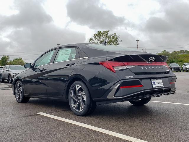 2025 Hyundai Elantra Limited photo 7