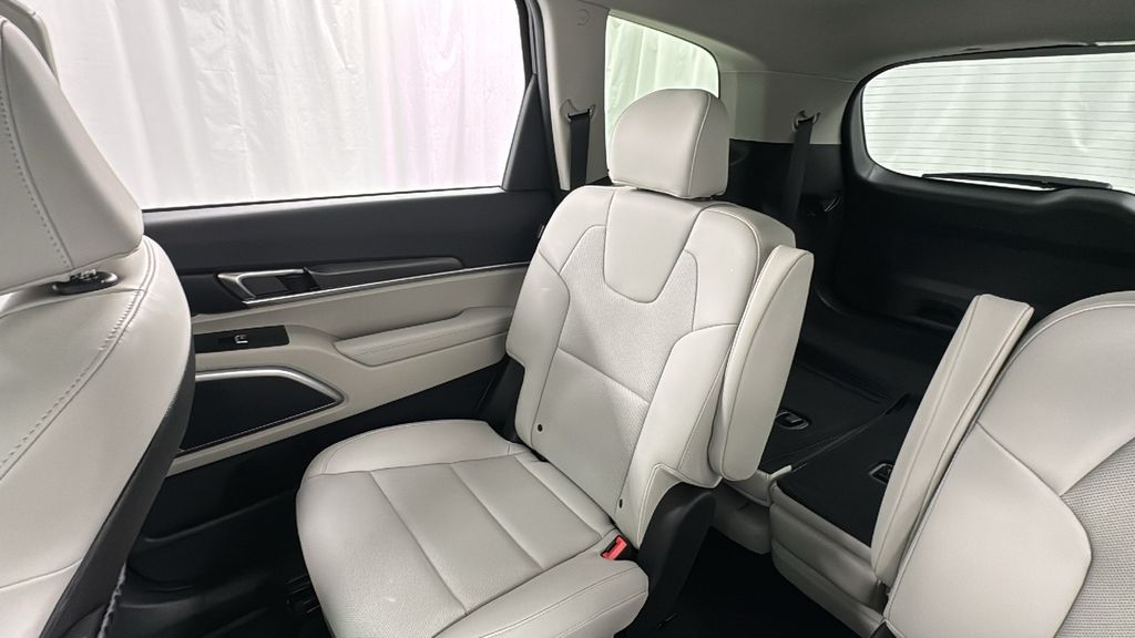 2025 Kia Telluride S photo 14