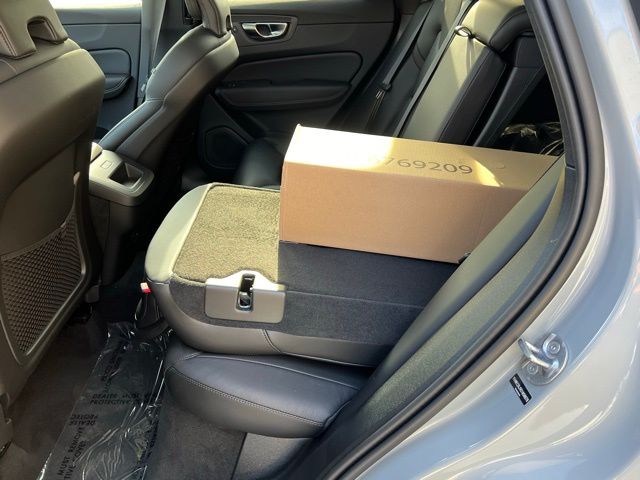 2025 Volvo XC60 B5 Core photo 20