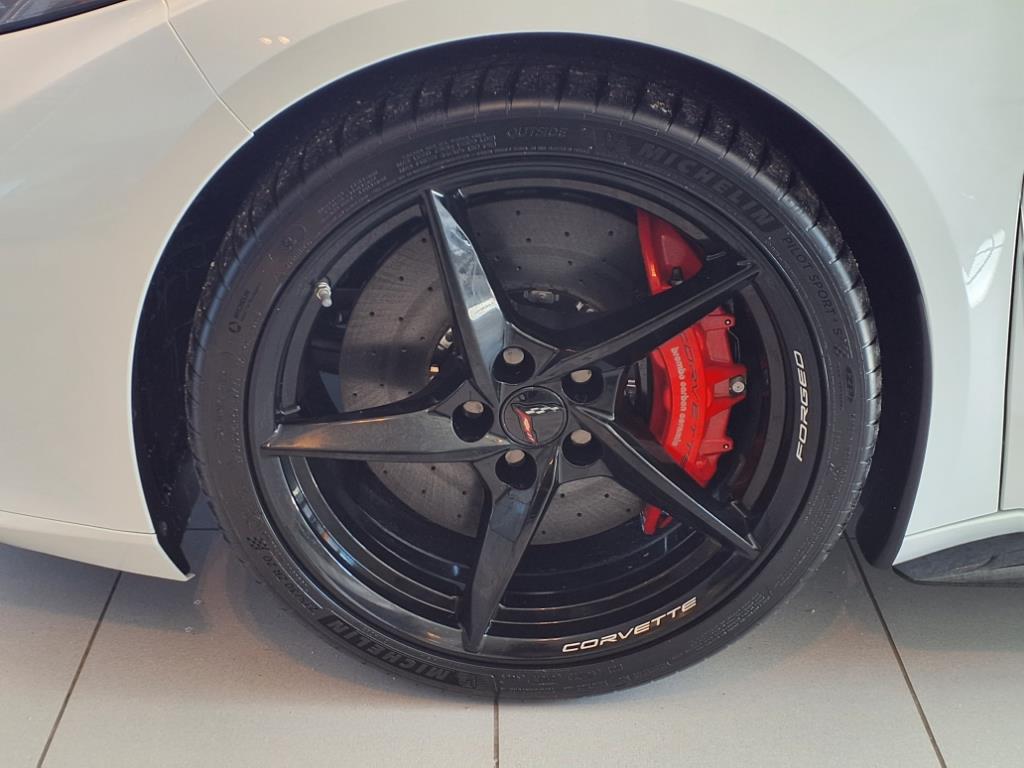2025 Chevrolet Corvette E-Ray 3LZ photo 6