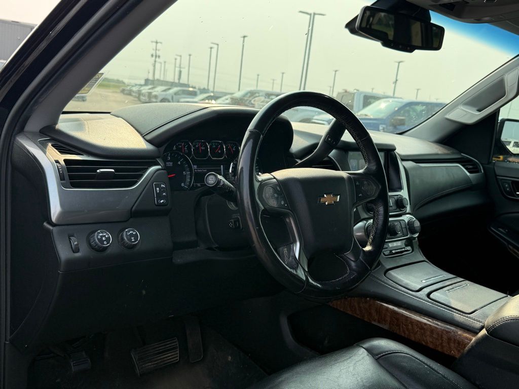 2018 Chevrolet Suburban Premier photo 3