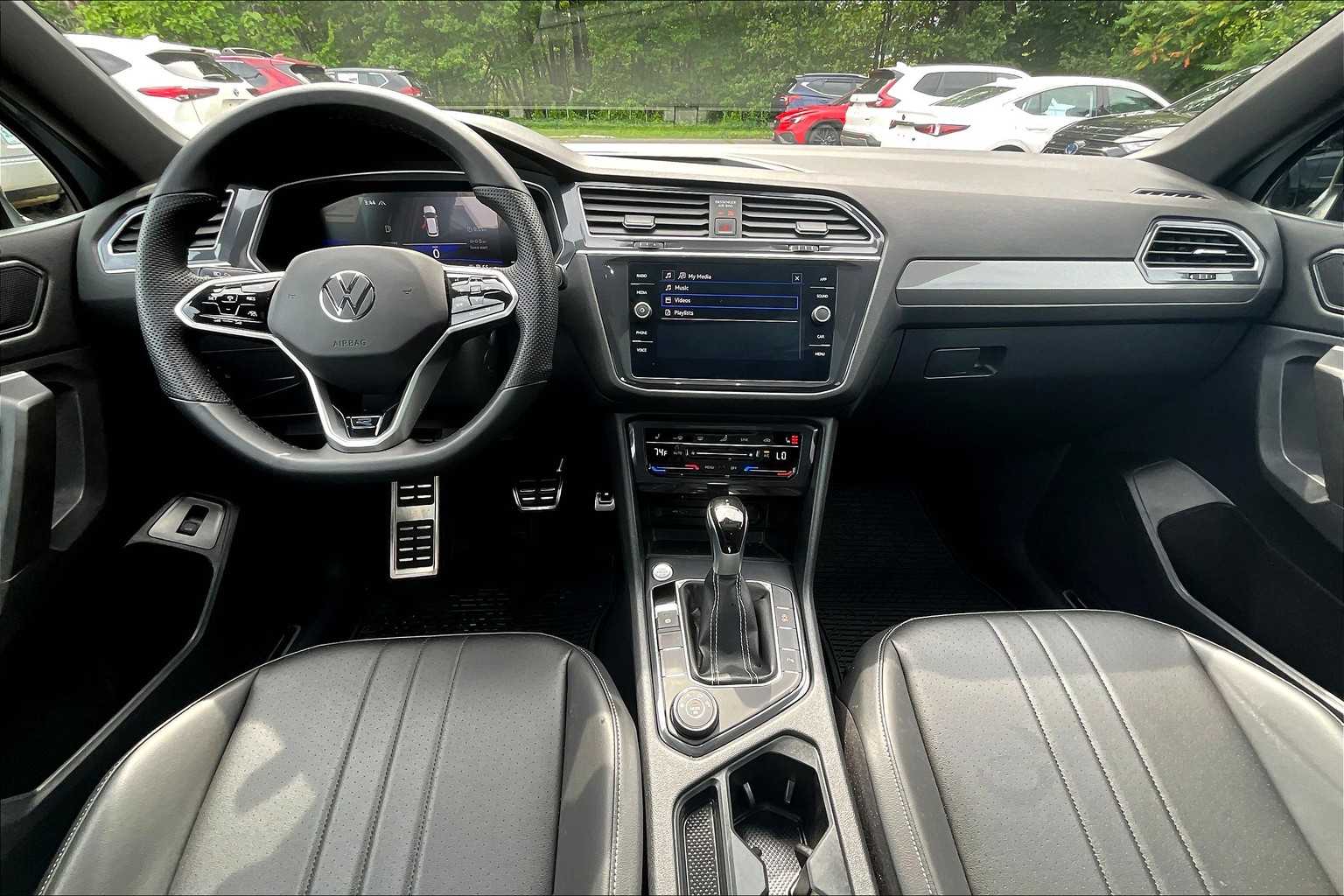 2024 Volkswagen Tiguan SE R-Line Black photo 12