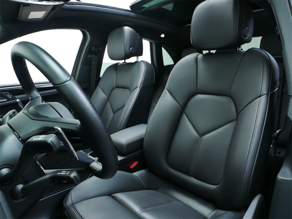 2024 Porsche Macan photo 4
