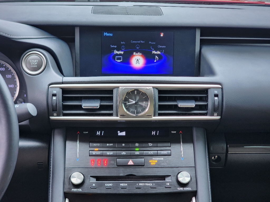 2017 Lexus IS 200t photo 3