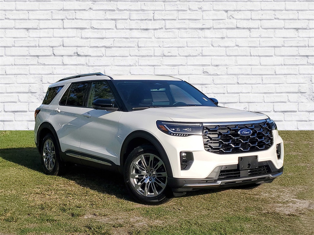 2025 Ford Explorer Platinum's photo