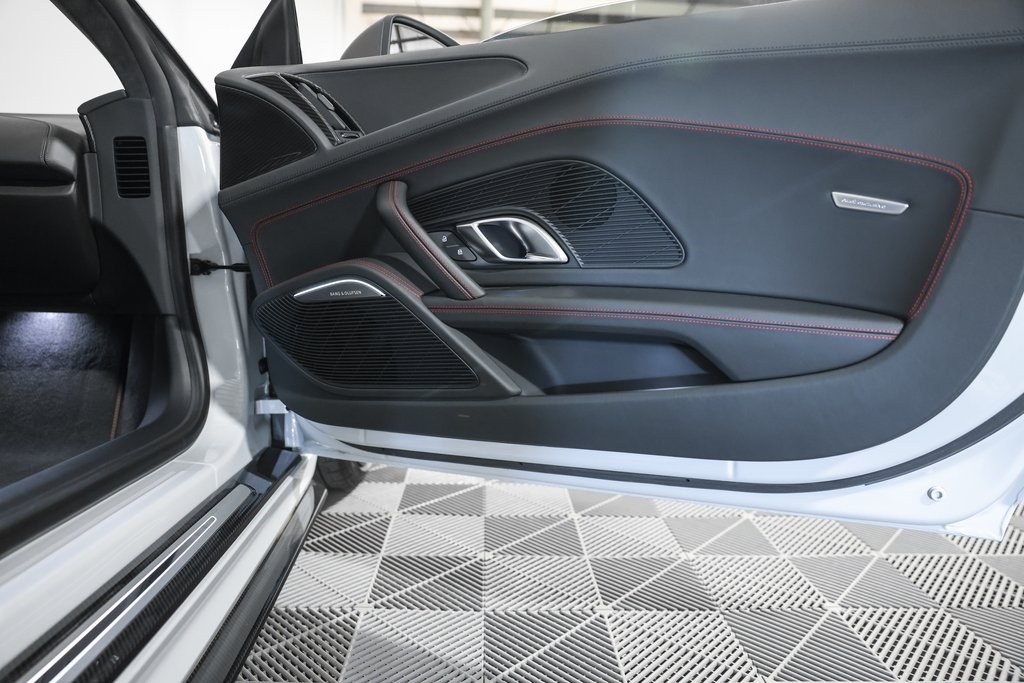 2018 Audi R8 5.2 Plus photo 24