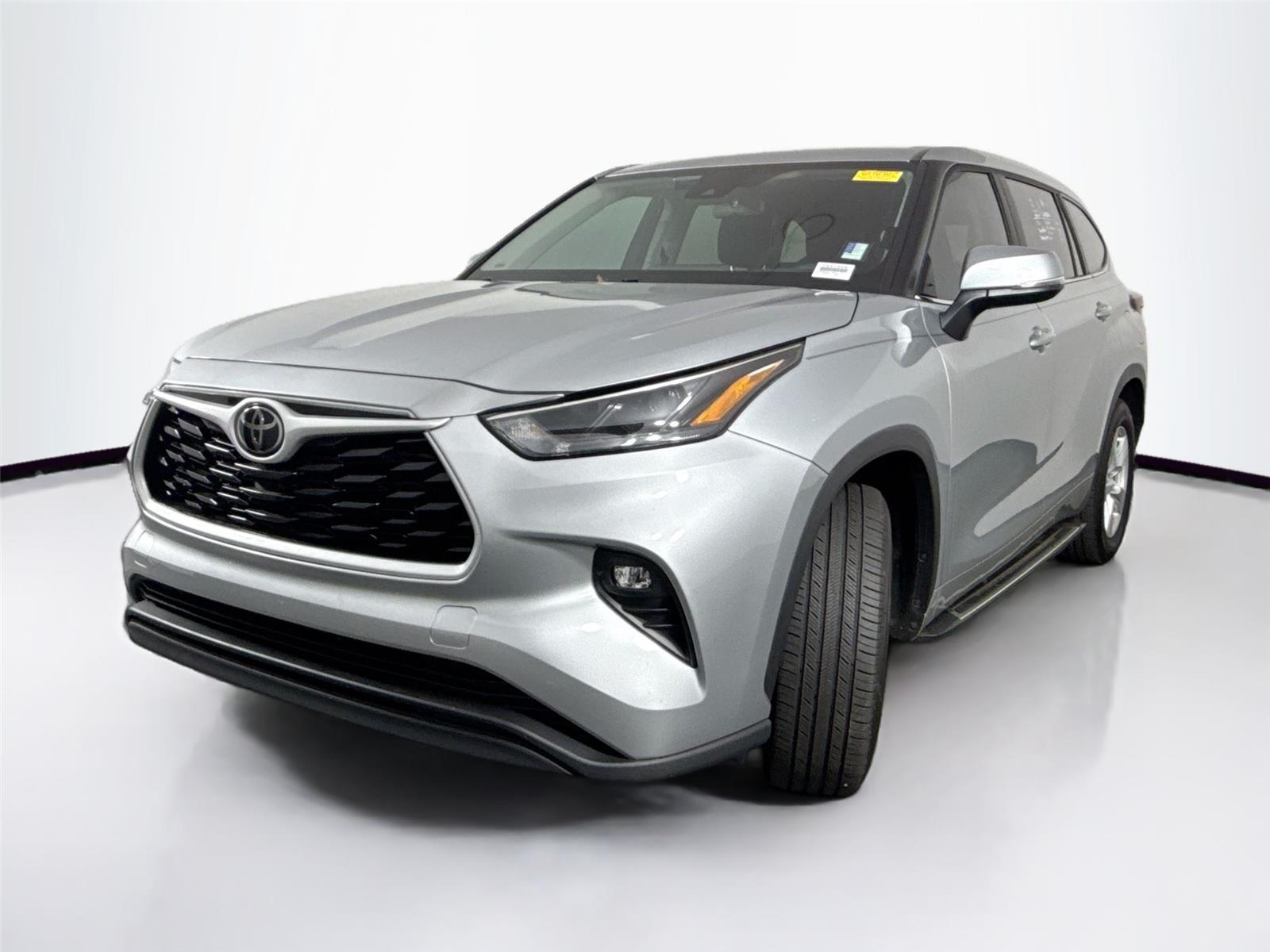 2024 Toyota Highlander LE photo 2