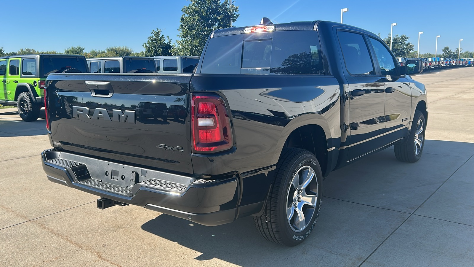 2025 Ram 1500 Tradesman photo 3