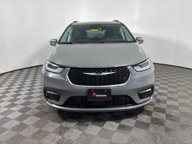 Used 2022 Chrysler Pacifica Limited with VIN 2C4RC1GG9NR114860 for sale in Shakopee, Minnesota