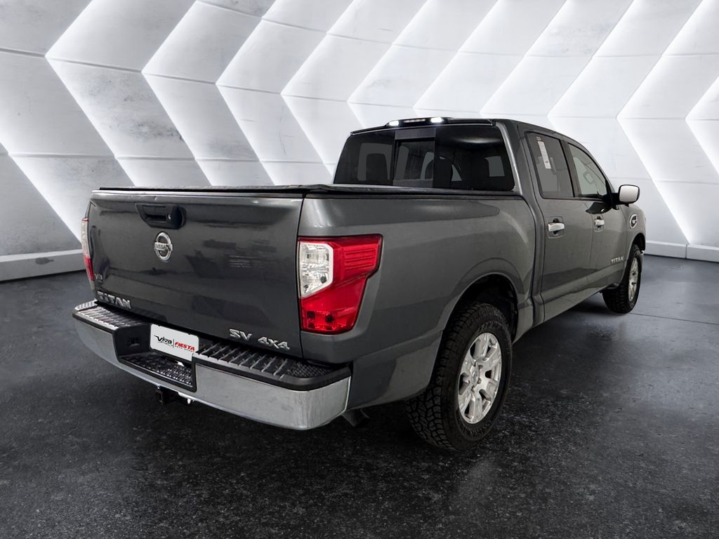 2017 Nissan Titan SV photo 4