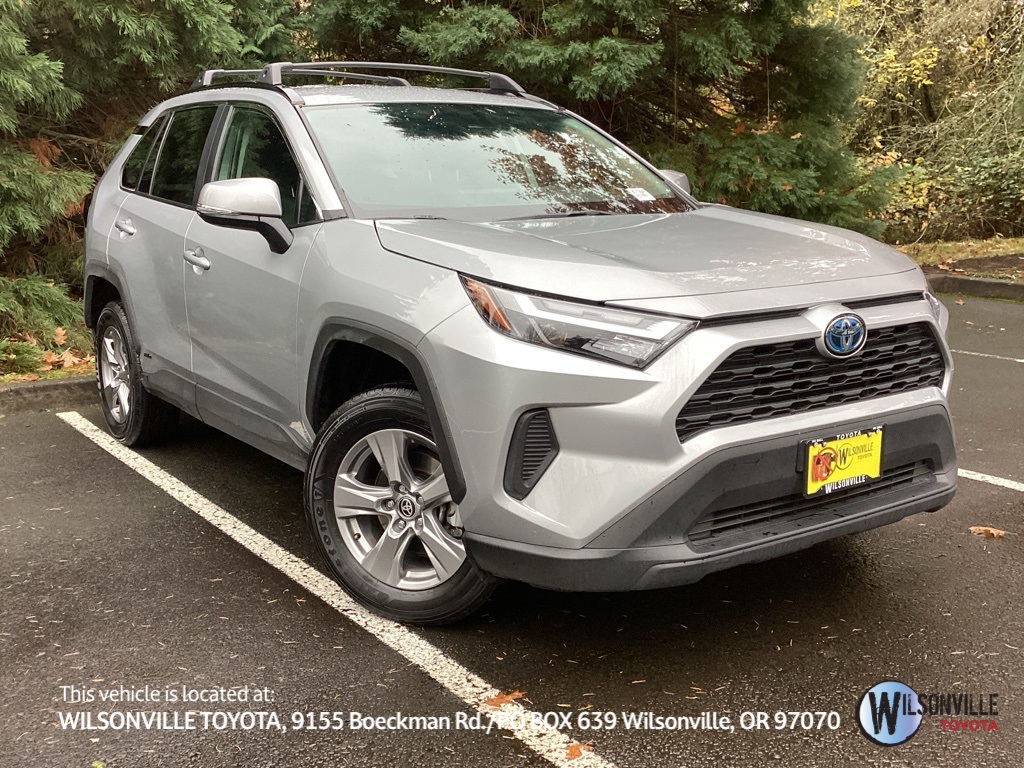 2024 Toyota RAV4 XLE's photo