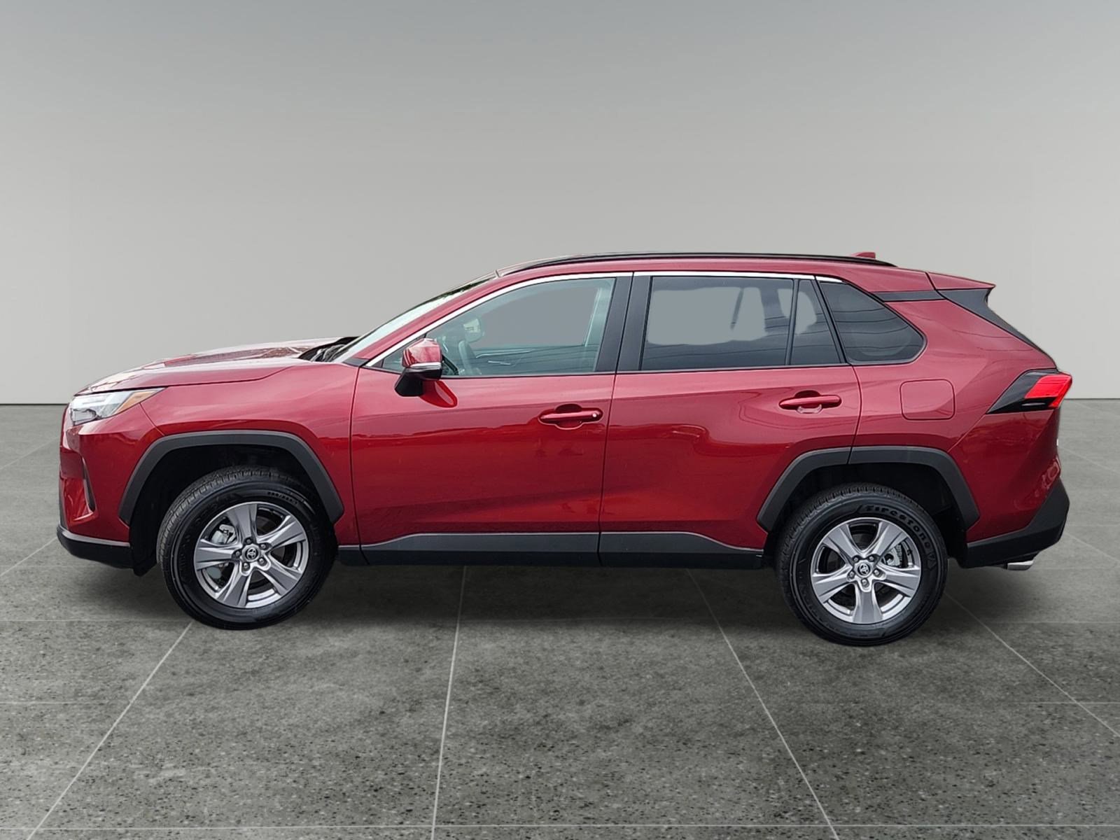 2025 Toyota RAV4 XLE photo 3