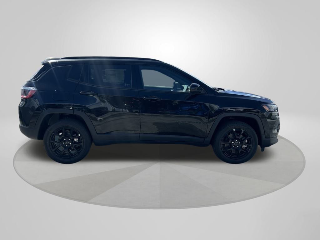 2026 Jeep Compass Latitude Altitude photo 8