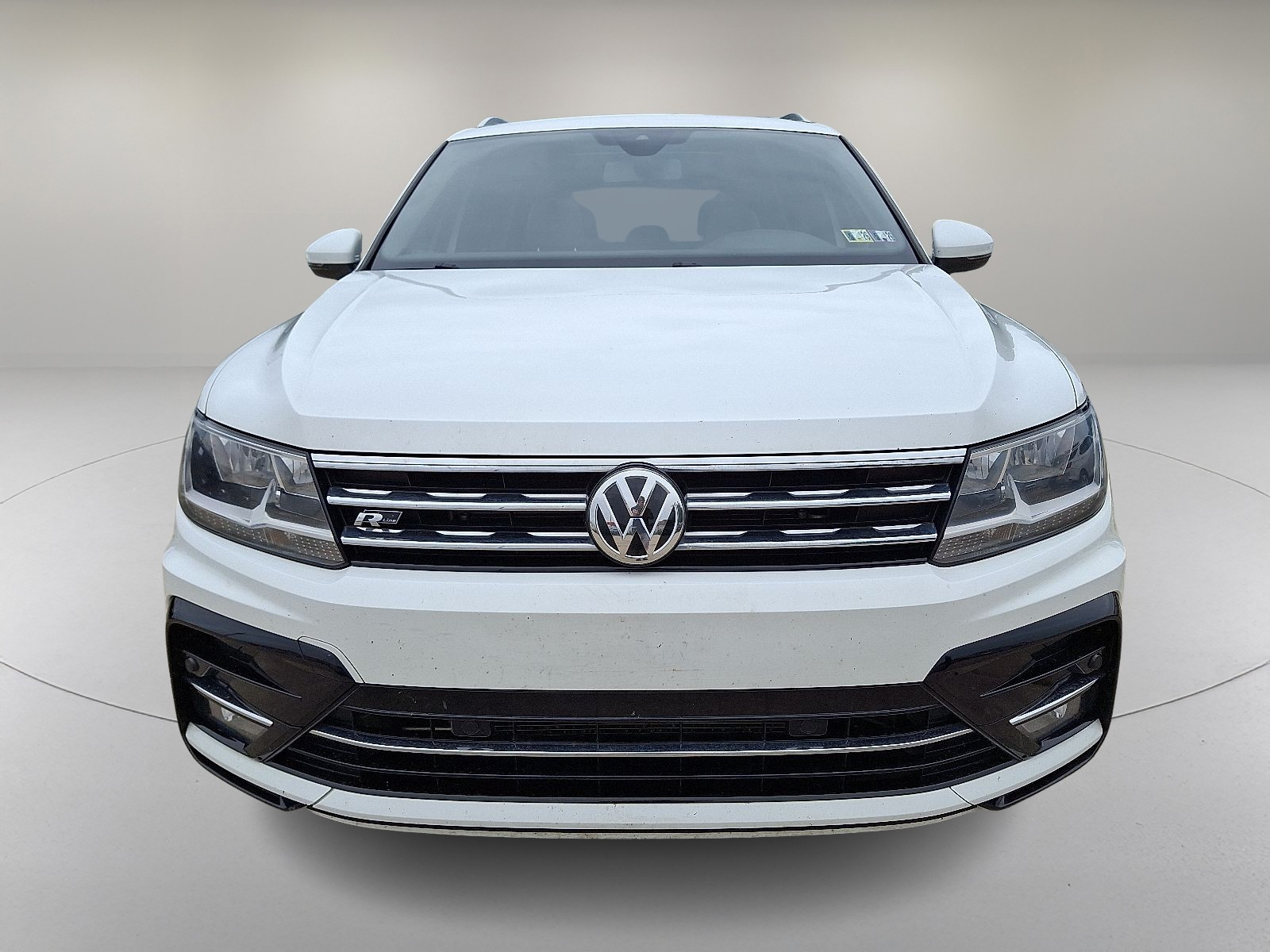 2019 Volkswagen Tiguan SEL R-Line photo 3