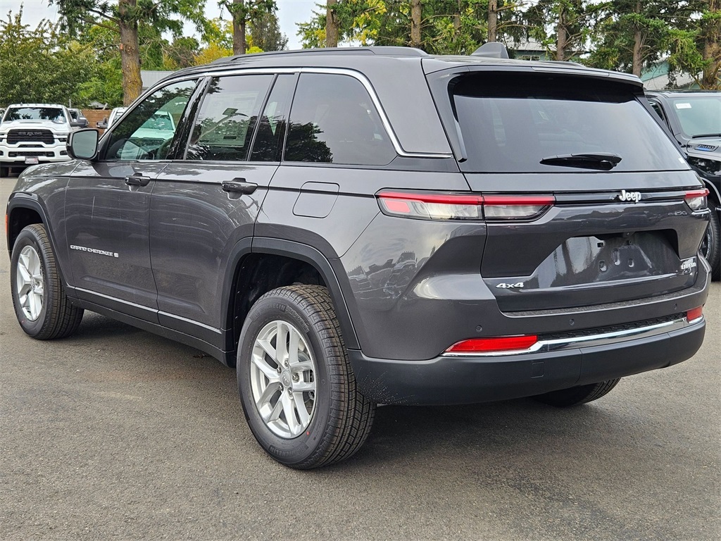 2025 Jeep Grand Cherokee Laredo X photo 4