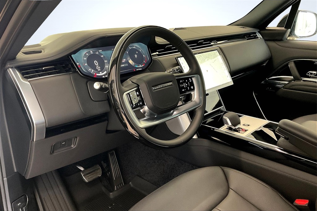 2025 Land Rover Range Rover SE photo 6