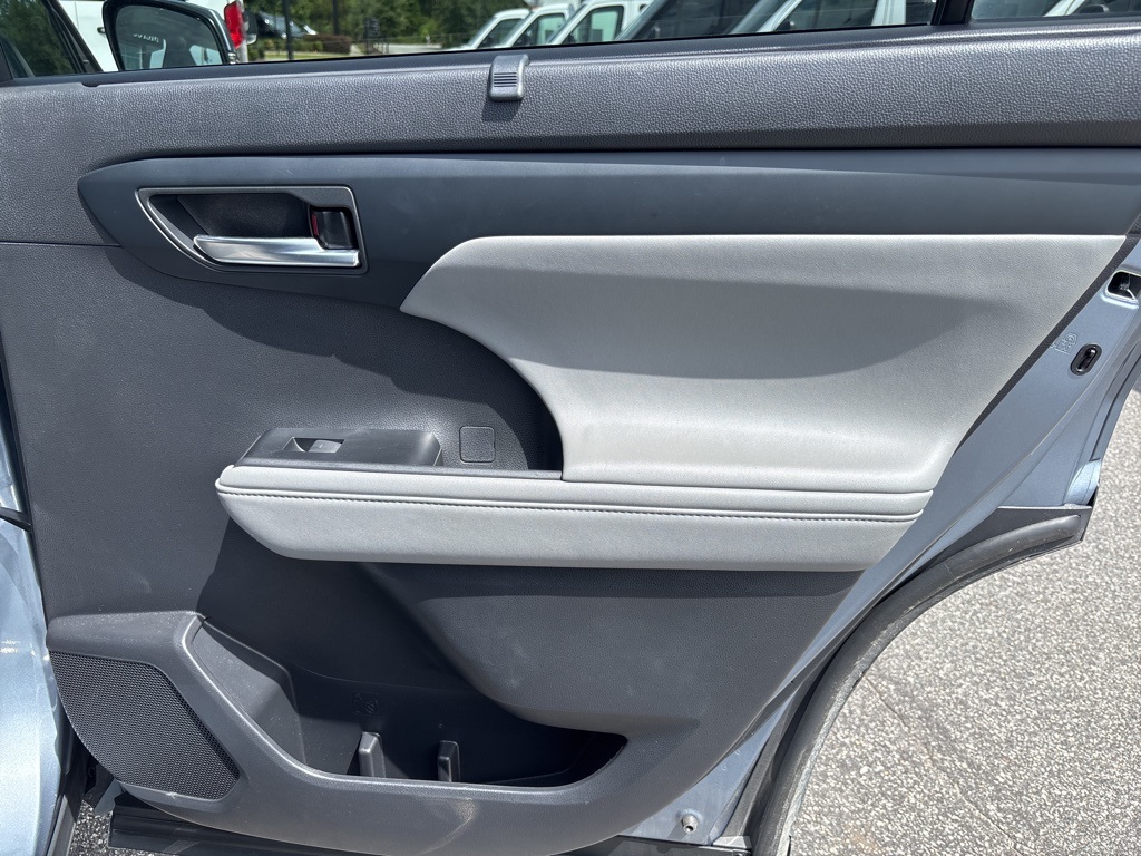 2021 Toyota Highlander XLE photo 23