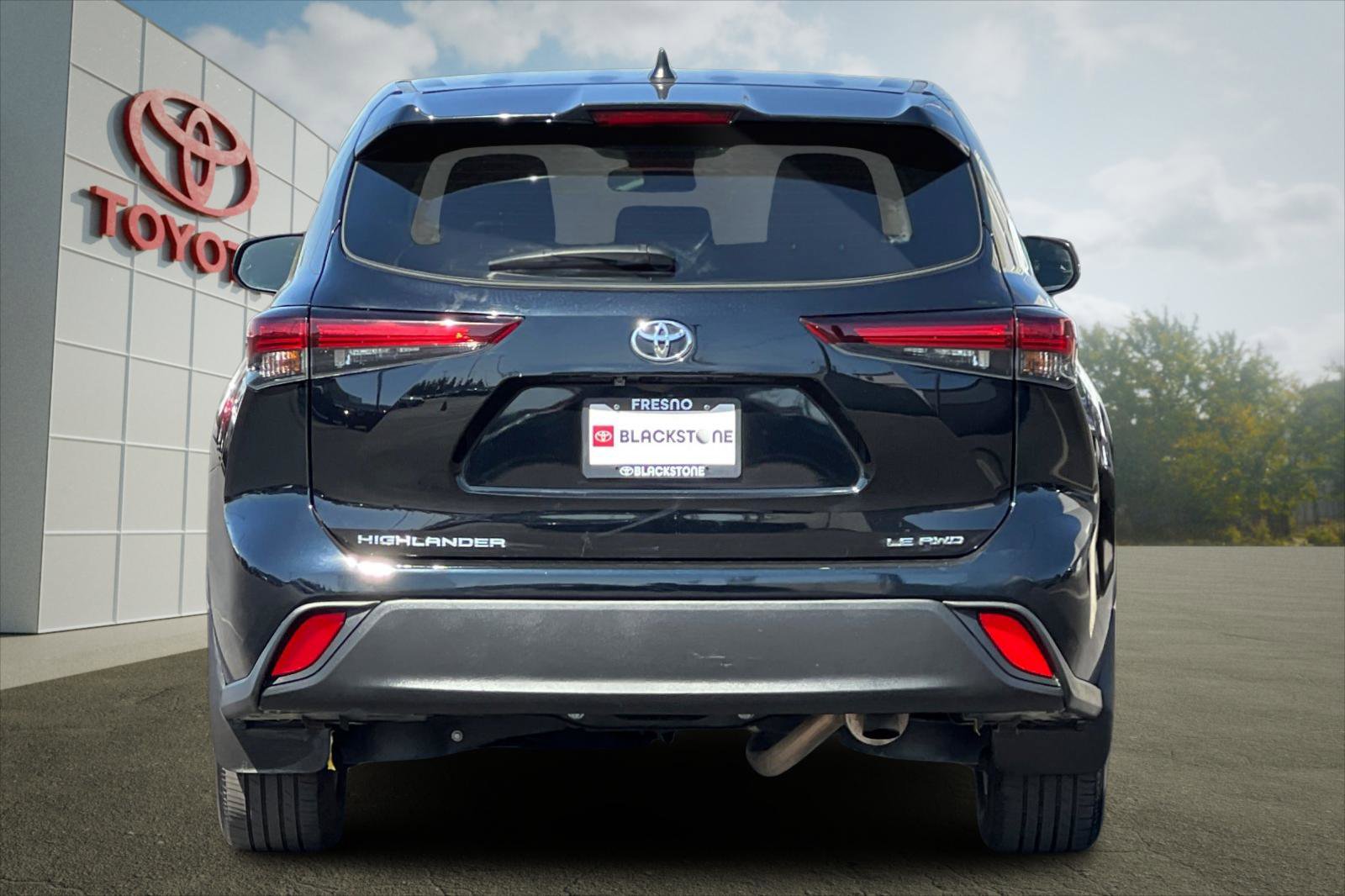 2024 Toyota Highlander LE photo 3