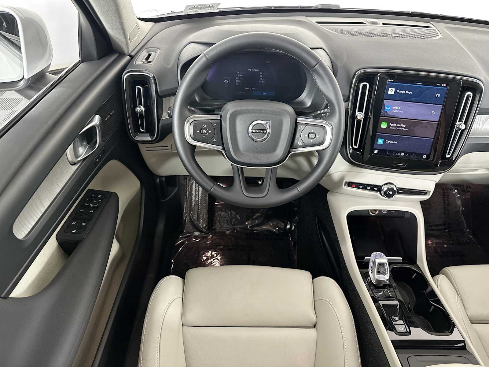 2025 Volvo XC40 AWD Plus photo 21