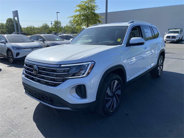 2025 Volkswagen Atlas SEL photo 3
