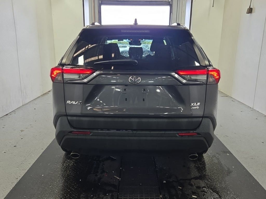 2019 Toyota RAV4 XLE photo 4