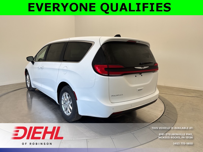 2026 Chrysler Pacifica photo 5