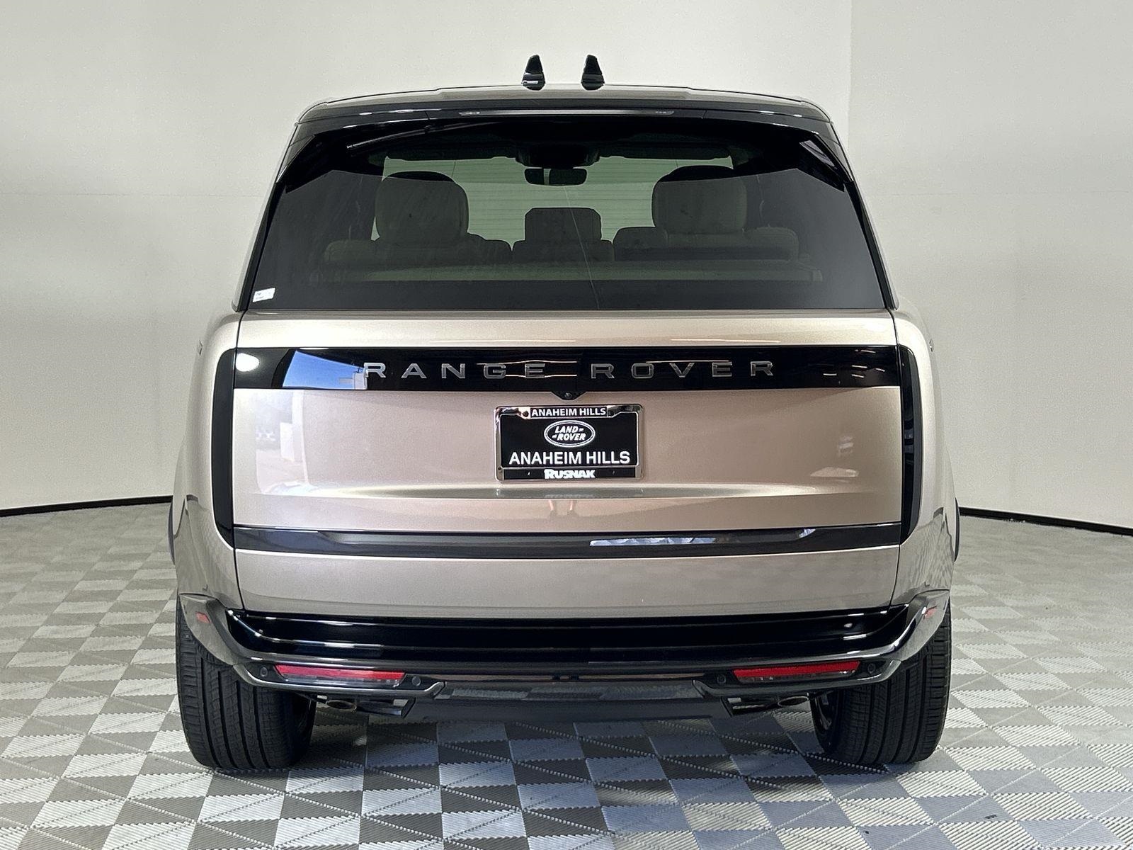 2025 Land Rover Range Rover SE photo 4