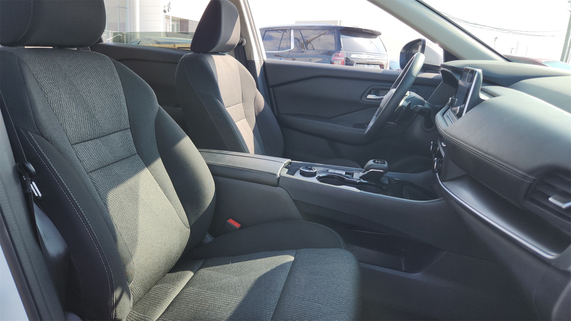 2025 Nissan Rogue SV photo 19