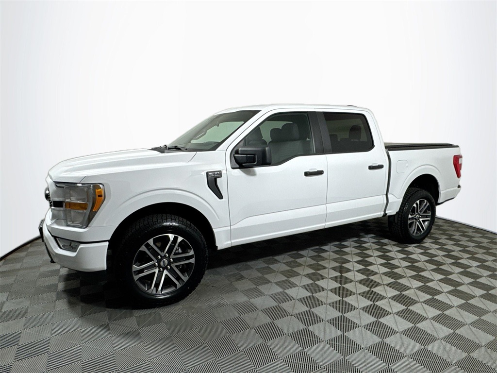 2022 Ford F-150 XL photo 2