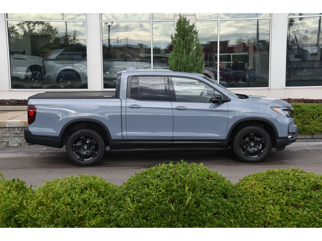 2025 Honda Ridgeline Black Edition photo 3