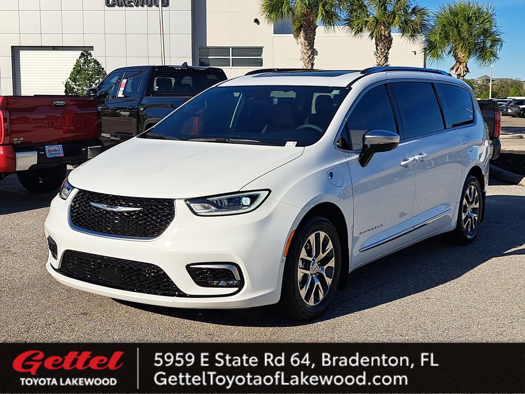 2025 Chrysler Pacifica PHEV Pinnacle's photo