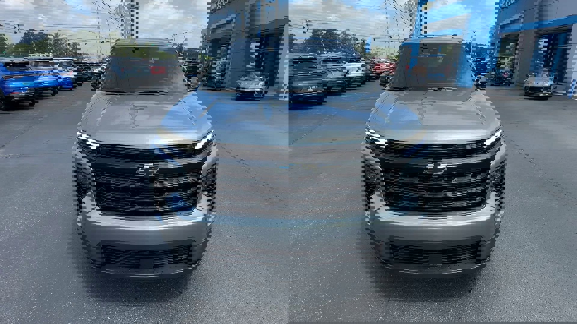 2026 Chevrolet Traverse photo 2