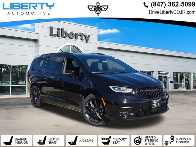 2026 Chrysler Pacifica Limited's photo