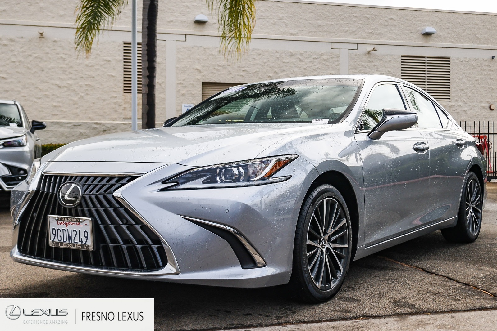 2023 Lexus ES 300h photo 3