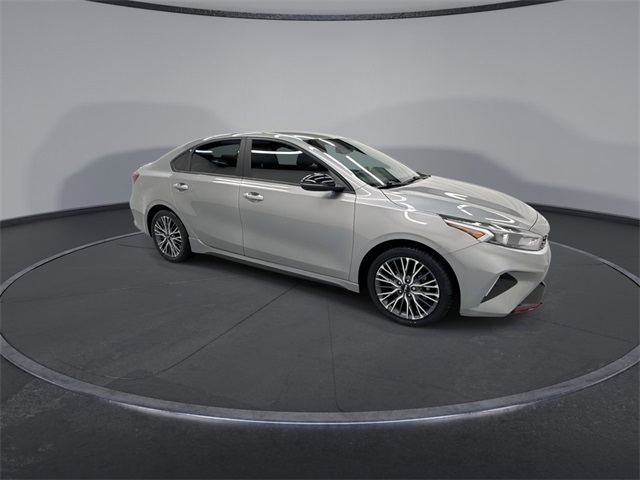2023 Kia Forte GT-Line photo 2