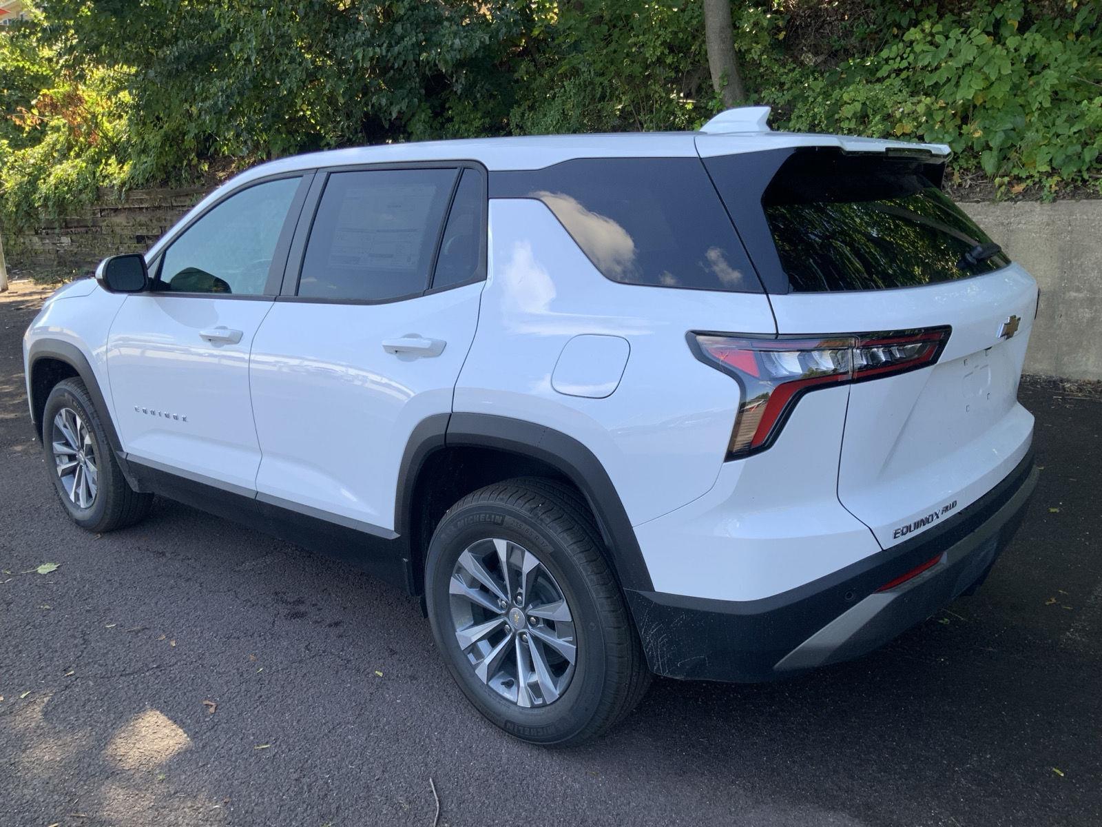 2026 Chevrolet Equinox LT photo 2