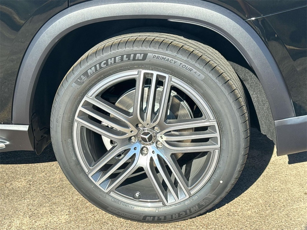 2026 Mercedes Benz GLS 450 4MATIC photo 2