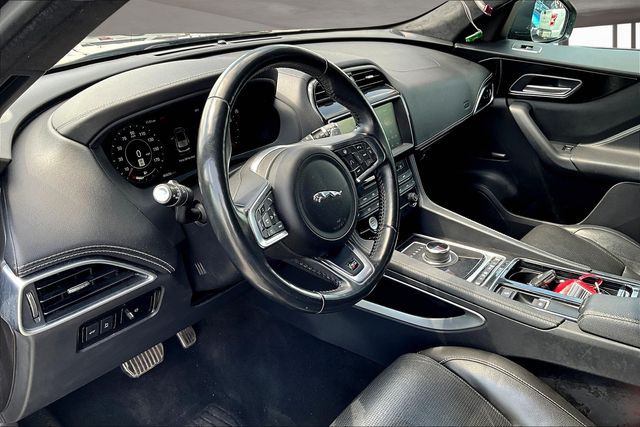 2019 Jaguar F-PACE S photo 8