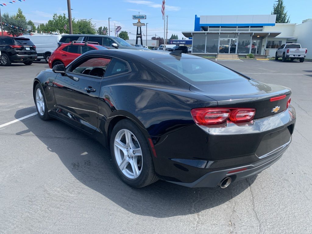 2023 Chevrolet Camaro 1LT photo 2