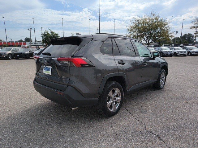 2022 Toyota RAV4 XLE photo 4