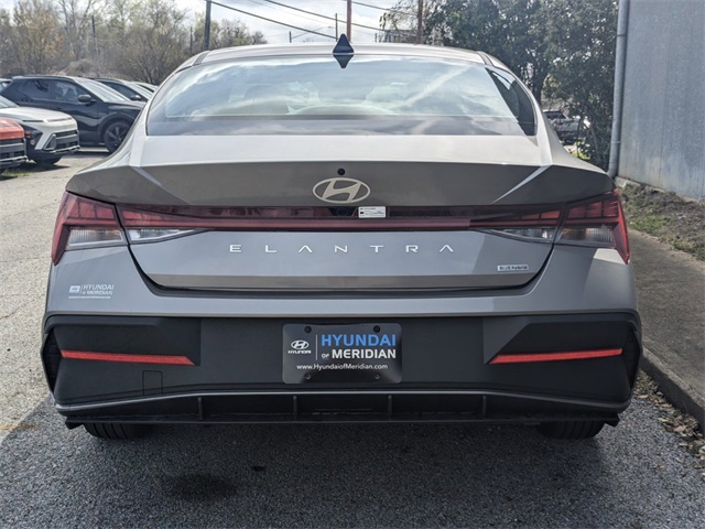 2024 Hyundai Elantra SEL Convenience photo 4